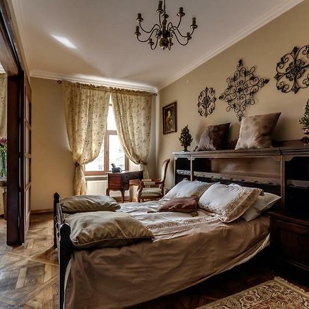 Apartment On Rynok Square 리비프 외부 사진