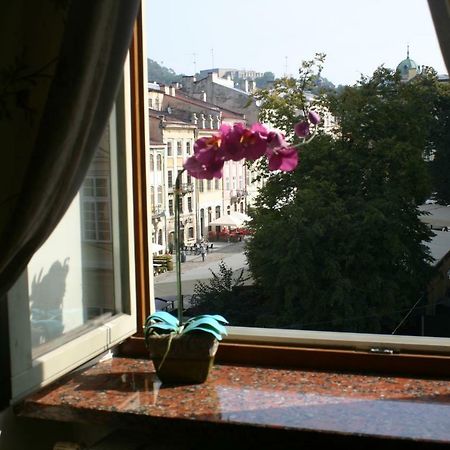 Apartment On Rynok Square 리비프 외부 사진