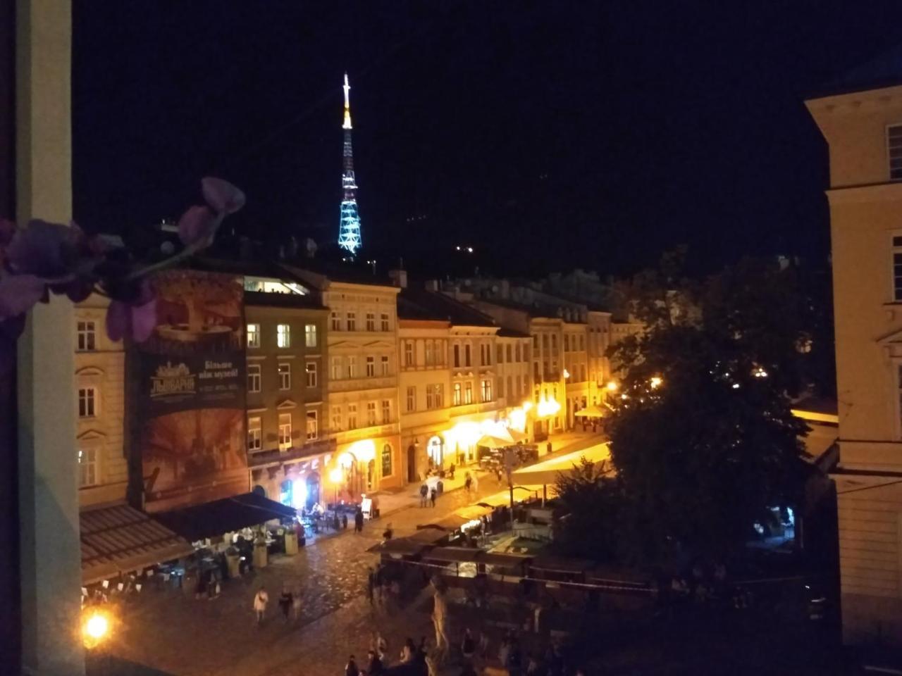 Apartment On Rynok Square 리비프 외부 사진