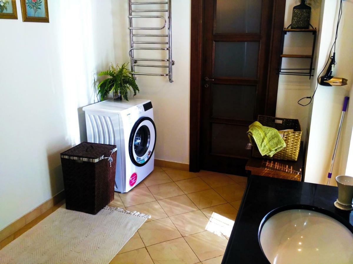 Apartment On Rynok Square 리비프 외부 사진