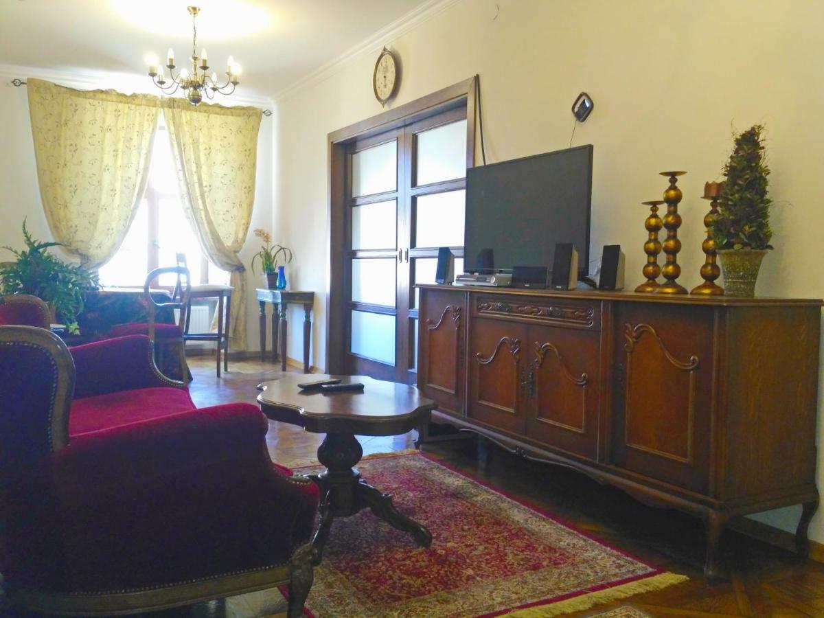 Apartment On Rynok Square 리비프 외부 사진