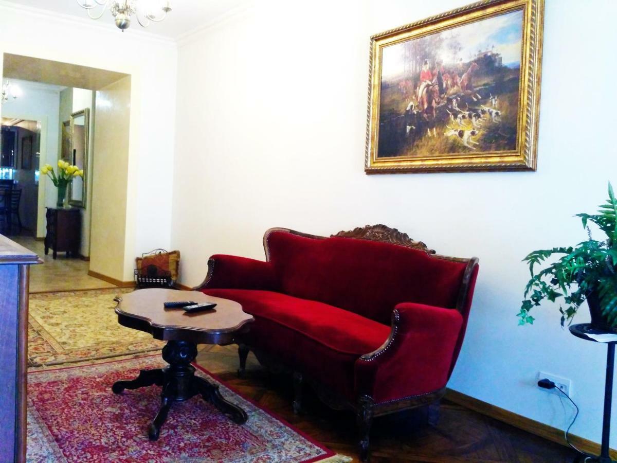 Apartment On Rynok Square 리비프 외부 사진