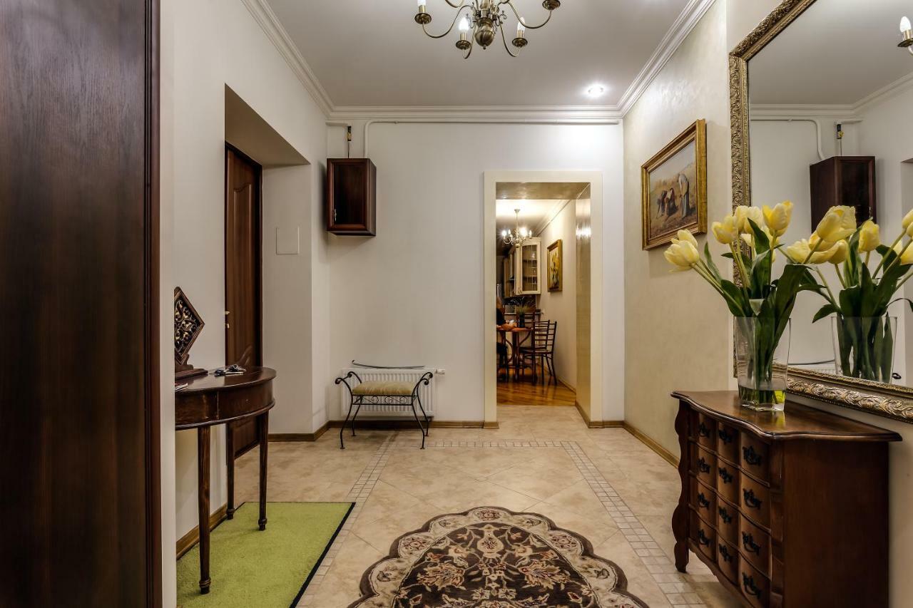 Apartment On Rynok Square 리비프 외부 사진