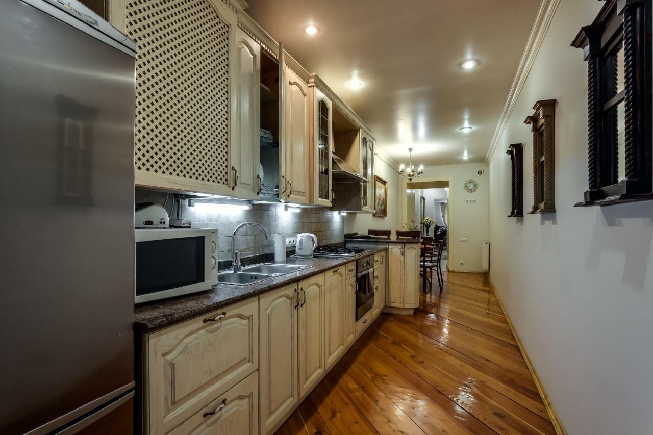 Apartment On Rynok Square 리비프 외부 사진
